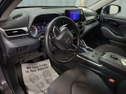 Used 2023 Toyota Highlander L image 13