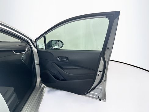 Used 2025 Toyota Corolla LE image 32