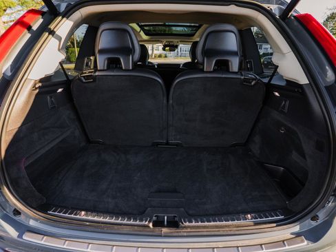 Used 2022 Volvo XC90 T6 Momentum w/ Climate Package image 39