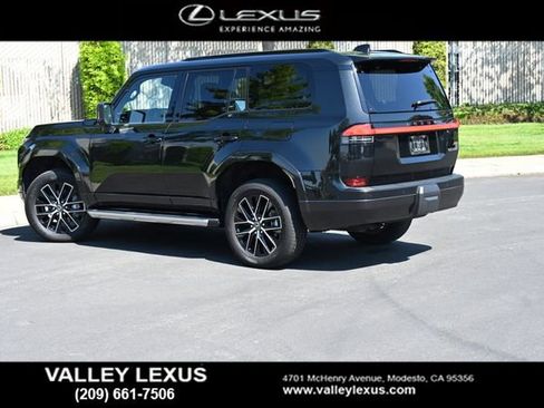 Certified 2025 Lexus GX 550 w/ Accessory Package (Z1) AWD/4WD image 4
