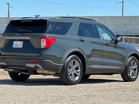 Used 2022 Ford Explorer XLT w/ Equipment Group 202A image 4