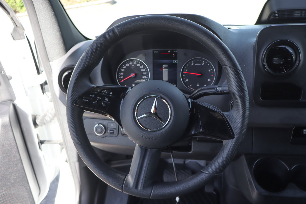 Used 2025 Mercedes-Benz Sprinter 2500 image 26