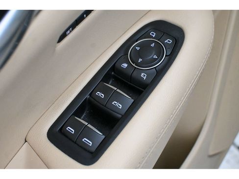 Used 2018 Cadillac XT5 Luxury w/ Driver Awareness Package FWD image 30