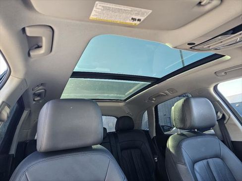 Used 2020 Audi Q5 e Premium w/ Convenience Package image 3