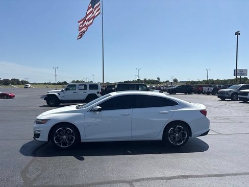 Used 2023 Chevrolet Malibu LT FWD image 2