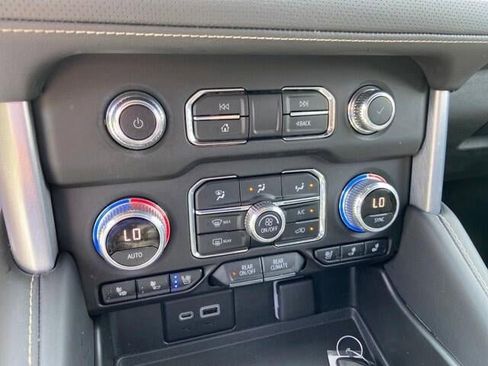 Used 2022 GMC Yukon SLT w/ SLT Premium Package AWD/4WD image 16
