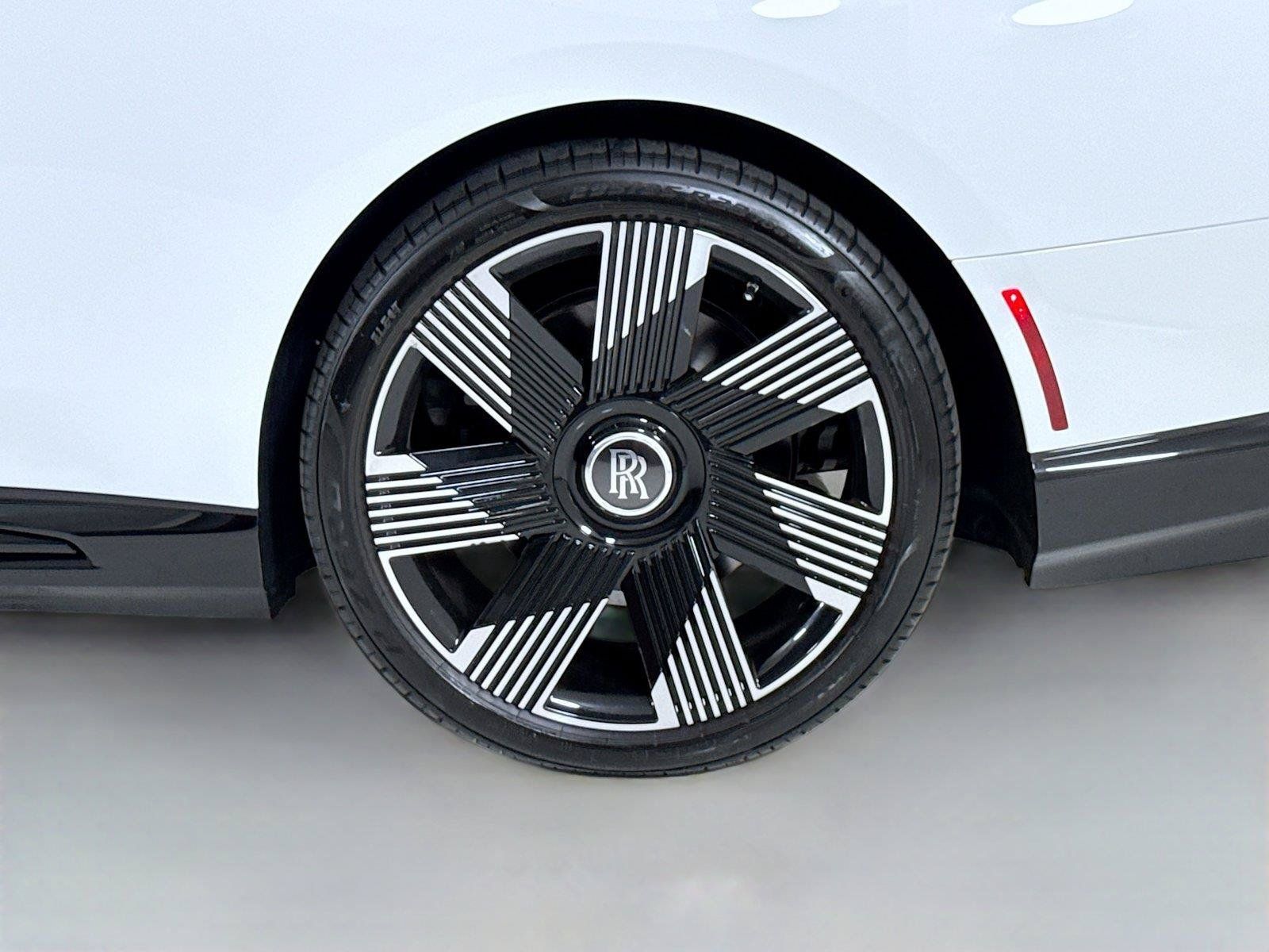 Used 2025 Rolls-Royce Spectre AWD/4WD image 39