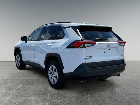 Used 2021 Toyota RAV4 LE AWD/4WD image 4
