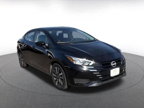 Used 2025 Nissan Versa SV image 3