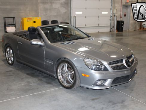 Used 2011 Mercedes-Benz SL 550 image 7