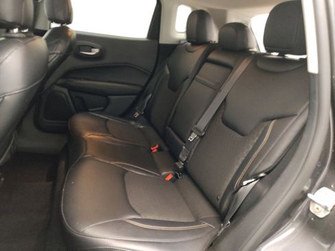 Used 2018 Jeep Compass Latitude w/ Popular Equipment Group AWD/4WD image 18