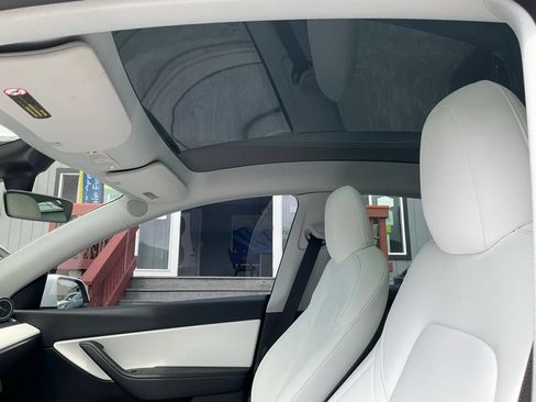 Used 2021 Tesla Model Y Long Range AWD/4WD image 22