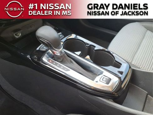 Used 2025 Chevrolet Trax LT w/ LT Convenience Package FWD image 19