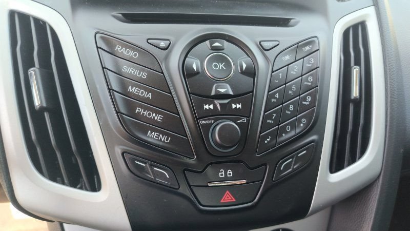 Used 2014 Ford Focus SE FWD image 16