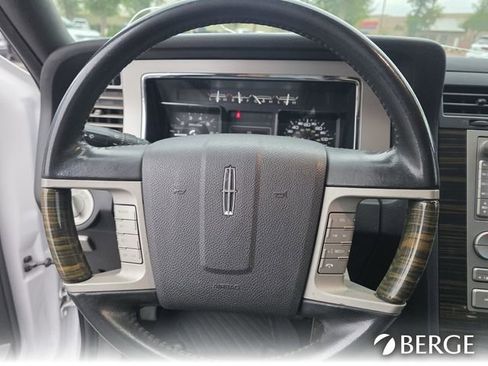Used 2010 Lincoln Navigator 2WD image 23