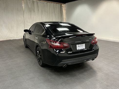 Used 2018 Nissan Altima 2.5 SR w/ SR Midnight Edition FWD image 3
