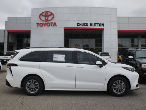 Used 2026 Toyota Sienna LE image 21