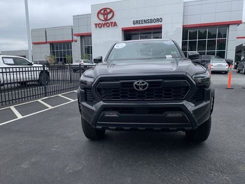 Certified 2025 Toyota Tacoma TRD Off-Road AWD/4WD image 3