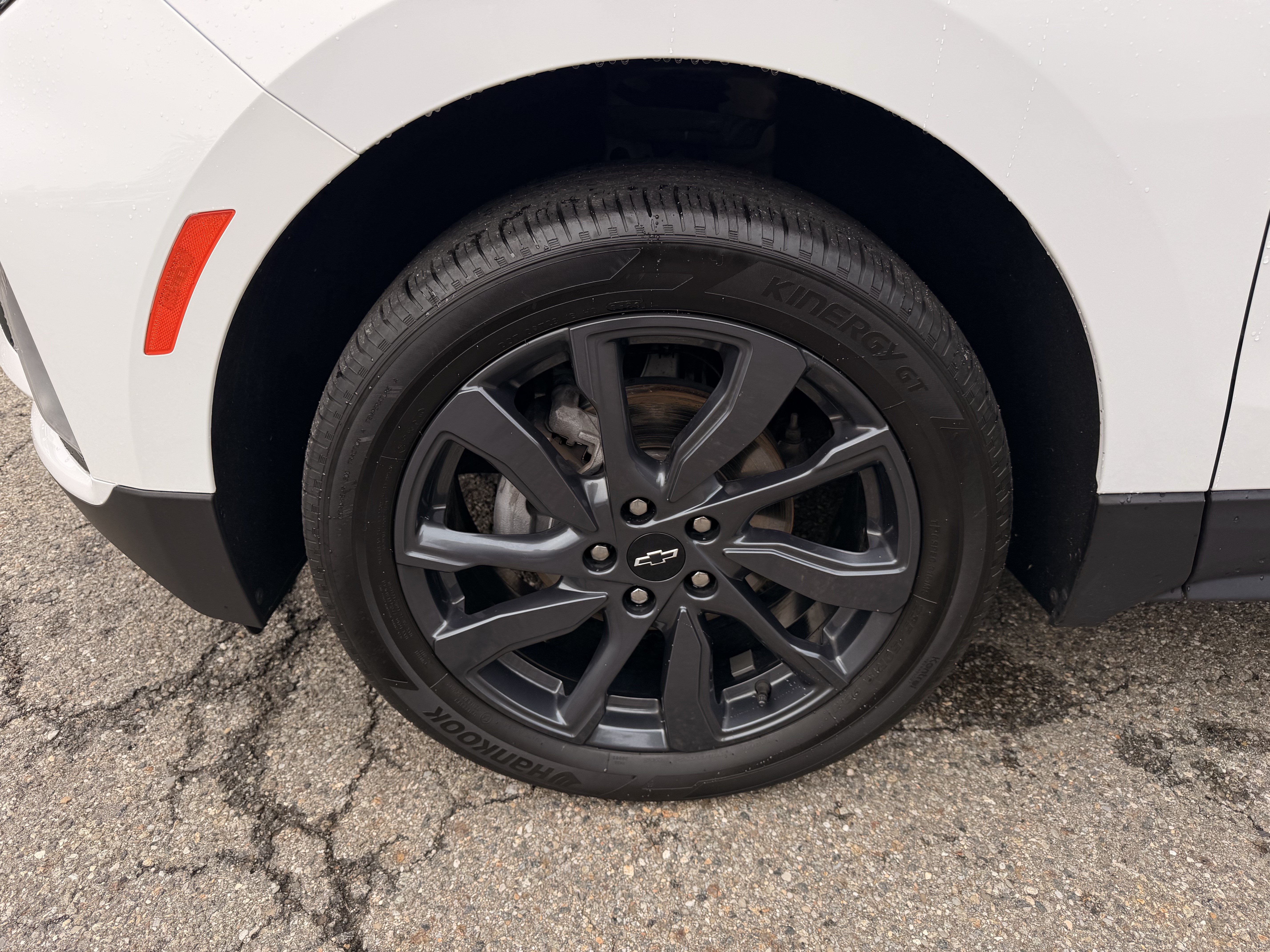 Used 2024 Chevrolet Equinox RS w/ LPO, Floor Liner Package AWD/4WD image 8