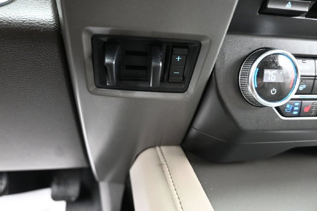 Used 2018 Ford Expedition Max XLT w/ Equipment Group 202A AWD/4WD image 17
