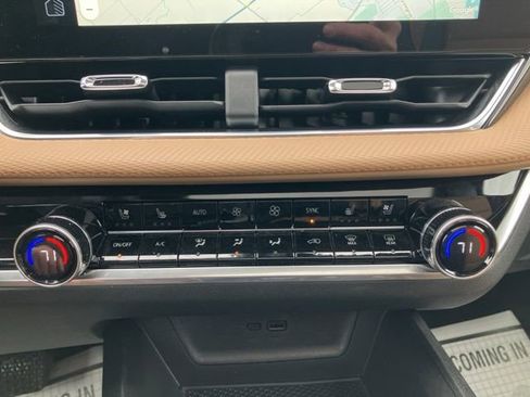 Used 2026 Chevrolet Equinox ACTIV w/ Convenience Package III image 35