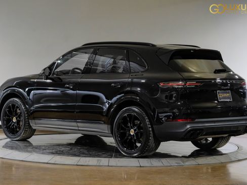 Used 2023 Porsche Cayenne Platinum Edition image 12