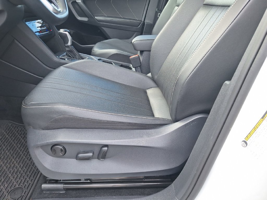 Used 2023 Volkswagen Tiguan SE R-Line FWD image 28