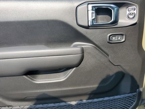 New 2025 Jeep Gladiator Sport image 21