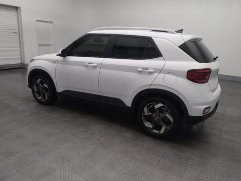 Used 2021 Hyundai Venue SEL w/ Cargo Package image 3