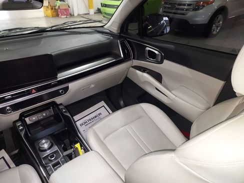 Used 2025 Kia Sorento EX w/ EX Panoramic Sunroof Package image 11
