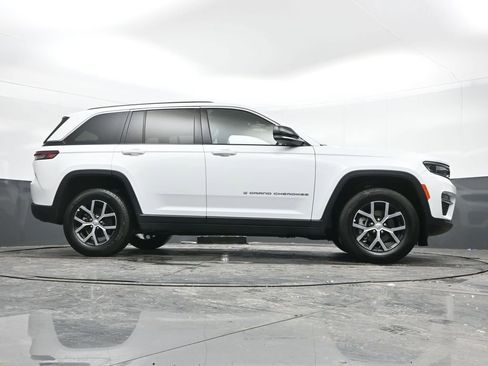 Used 2025 Jeep Grand Cherokee Limited image 48