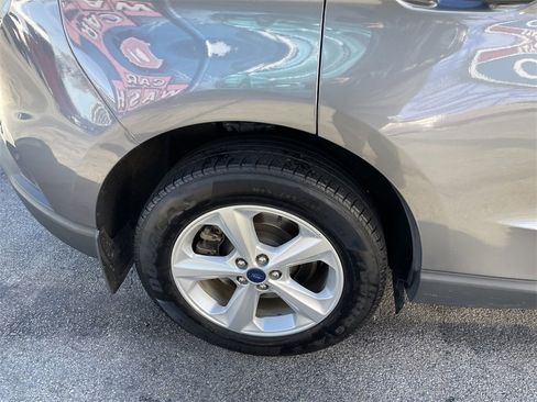 Used 2021 Ford Edge SE image 12