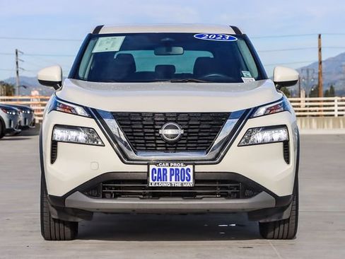 Used 2023 Nissan Rogue SV image 4