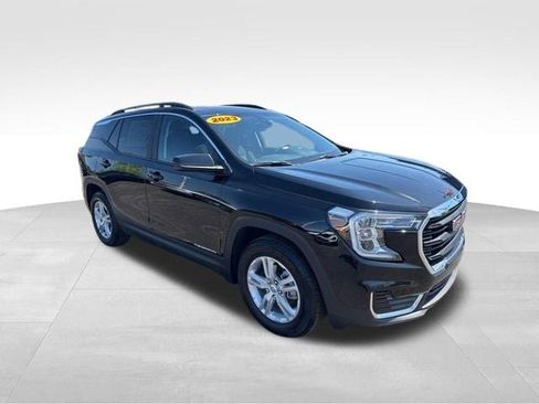Used 2023 GMC Terrain SLE w/ Driver Convenience Package FWD image 3
