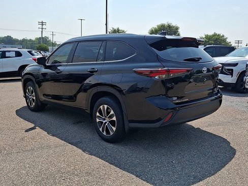 Used 2024 Toyota Highlander XLE AWD/4WD image 7