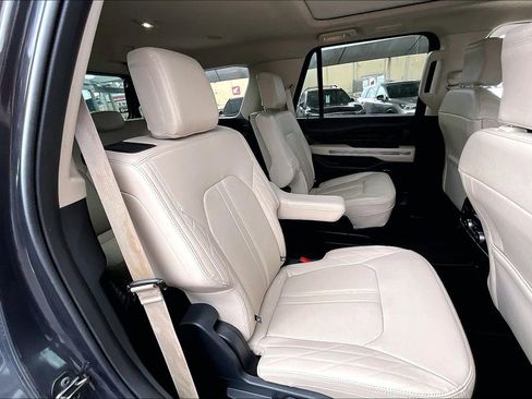 Used 2024 Ford Expedition Platinum AWD/4WD image 36