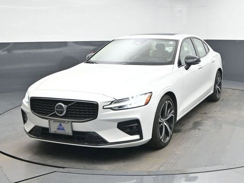Used 2024 Volvo S60 B5 Ultimate image 3
