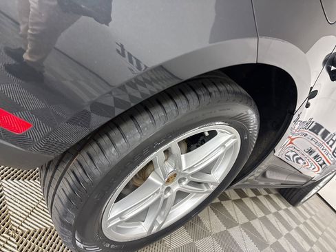 Used 2022 Porsche Macan w/ Premium Package Plus image 34