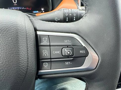 Used 2025 Jeep Compass Limited w/ Elite Group AWD/4WD image 23