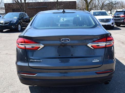 Used 2020 Ford Fusion SE image 9