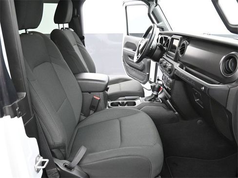 Used 2022 Jeep Wrangler Sport S image 2