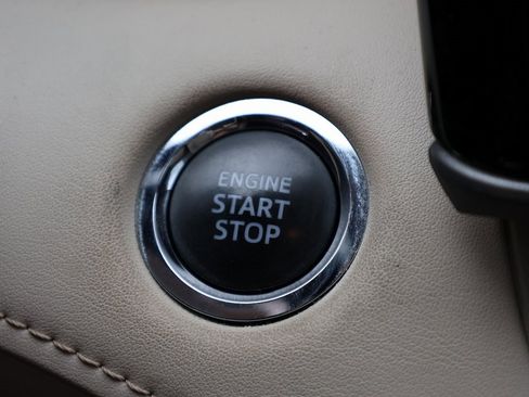 Used 2023 Toyota Highlander XLE image 30