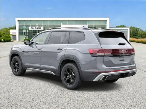New 2026 Volkswagen Atlas Peak Edition image 3