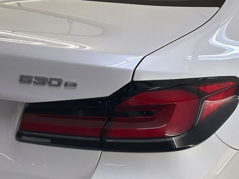 Used 2023 BMW 530e w/ Premium Package image 12