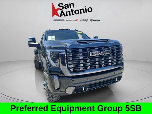 Used 2024 GMC Sierra 3500 Denali Ultimate AWD/4WD image 3