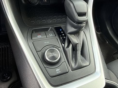 Used 2025 Toyota RAV4 LE AWD/4WD image 20