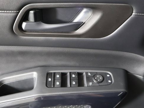 Used 2024 Nissan Pathfinder SV image 35