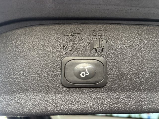 Used 2015 Ford Escape Titanium FWD image 17