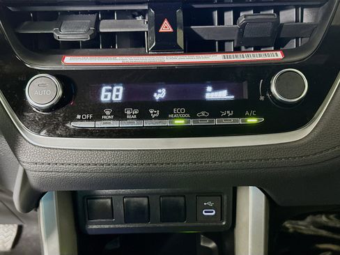 Used 2024 Toyota Corolla Cross SE image 23