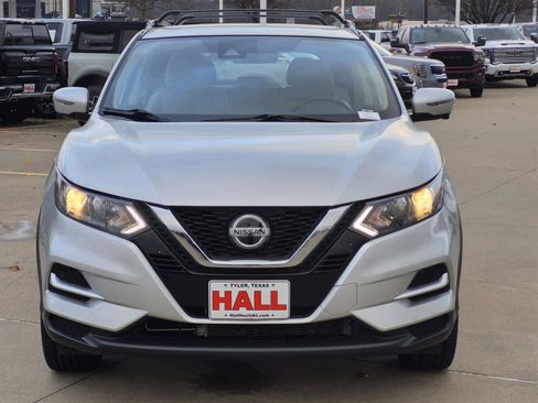Used 2022 Nissan Rogue Sport SL image 2
